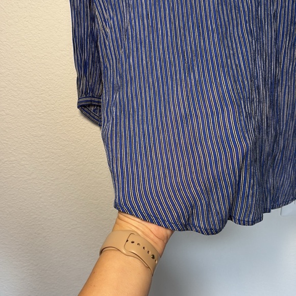 Liz Claiborne Blue Striped Blouse - size small - Picture 4 of 6